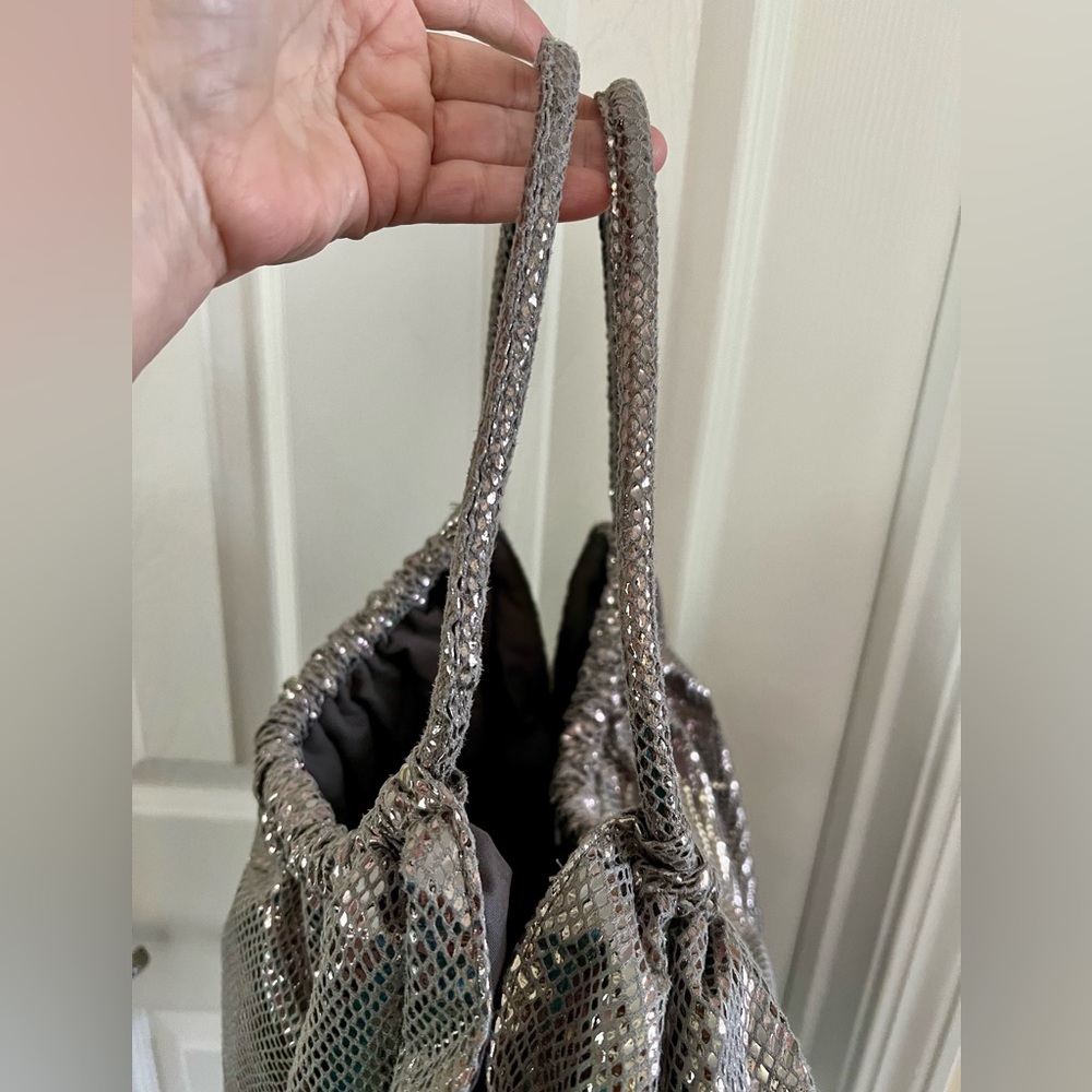 Daisy Fuentes Silver Metallic-Rouched-Faux Snake Print Hobo Slouchy Shoulder Bag - Picture 5 of 14